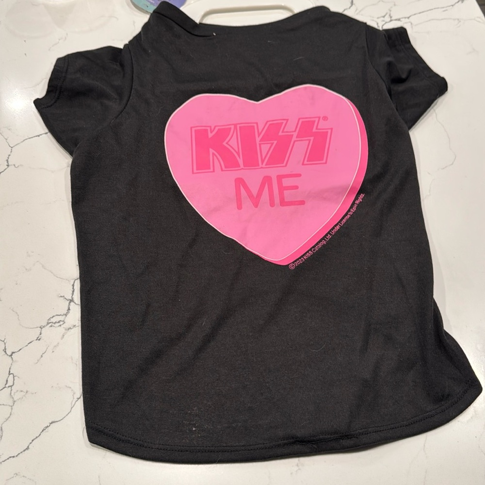 Kiss Me dog T-shirt